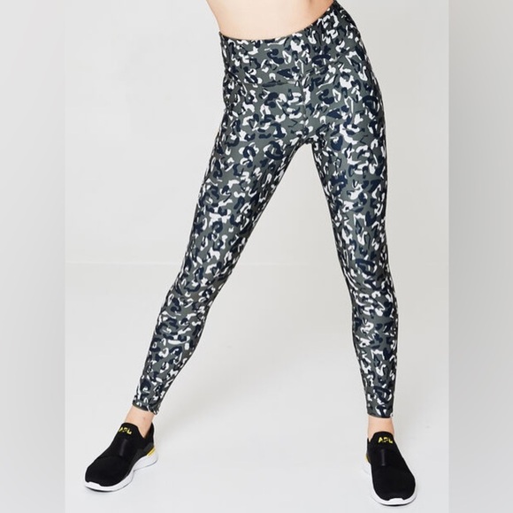 SOUL by soulcycle, leopard camo leggings
SZ XS - Picture 2 of 11